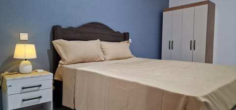 Bed, Photo of the whole room, wardrobe