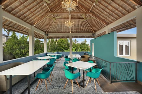 Restaurant/places to eat, Communal lounge/ TV room, Lounge or bar