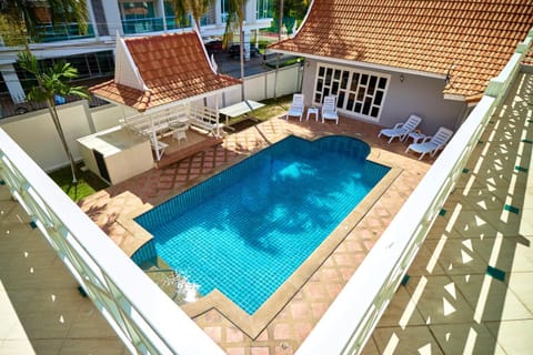 Swimming pool, Swimming pool