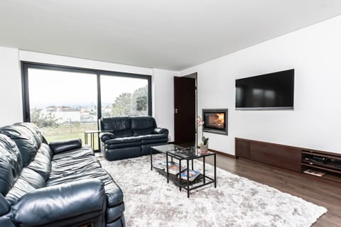 Communal lounge/ TV room, Living room, Seating area