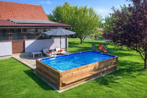 Swimming pool, Location, children, Family
