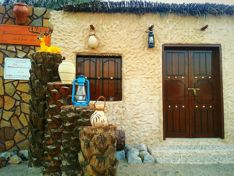 Property building, Restaurant/places to eat
