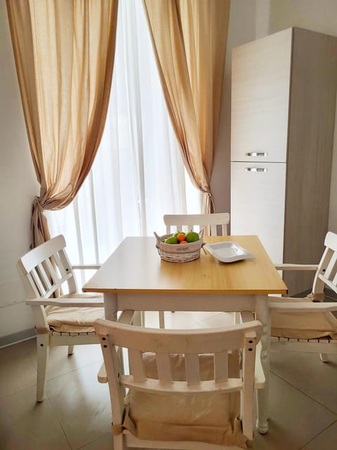Dining area, Lunch