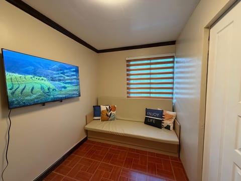 Bed, TV and multimedia, Living room, Seating area