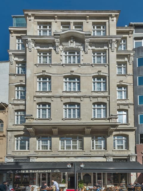 Property building, Facade/entrance