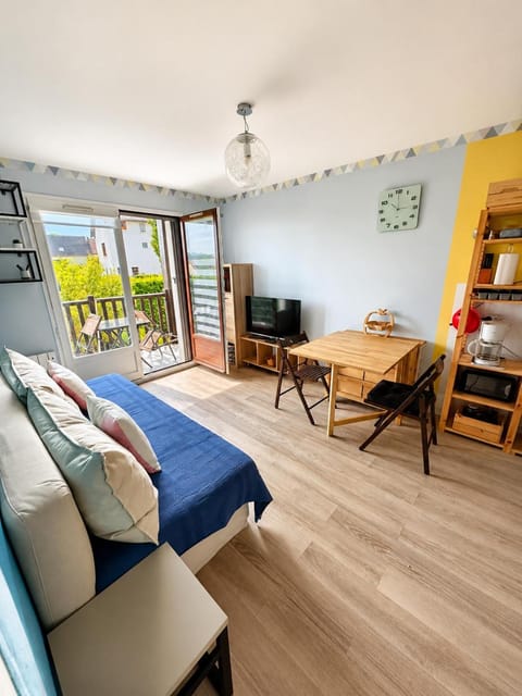 Communal lounge/ TV room, TV and multimedia, Living room