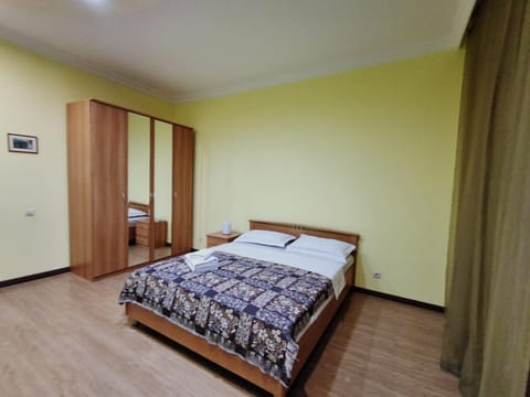 Bed, Photo of the whole room, Bedroom, wardrobe