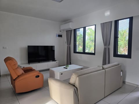 Communal lounge/ TV room, Living room, Seating area