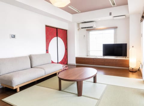 Living room, Photo of the whole room, air conditioner
