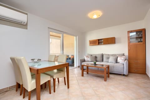 Living room, Dining area, air conditioner