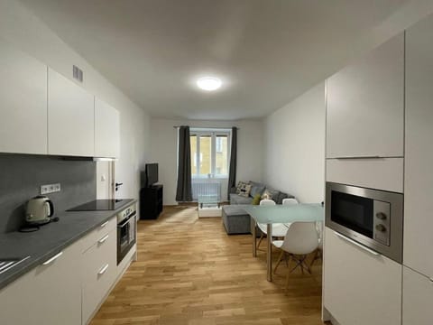 TV and multimedia, Living room, Dining area, microwave, kitchen