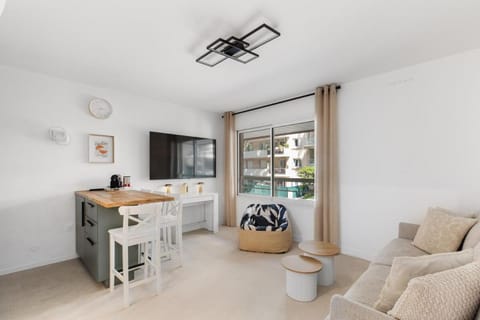 TV and multimedia, Living room, Dining area