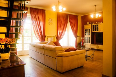 Communal lounge/ TV room, Communal lounge/ TV room, Living room, Seating area