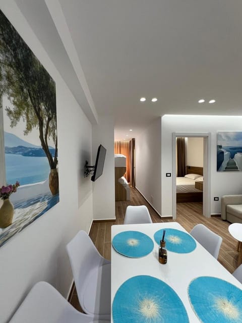 Communal lounge/ TV room, Bed, TV and multimedia, Living room, Photo of the whole room, Seating area, Dining area, Bedroom