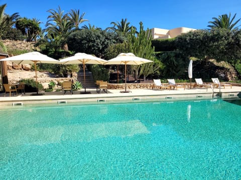 Day, Natural landscape, Garden, Swimming pool