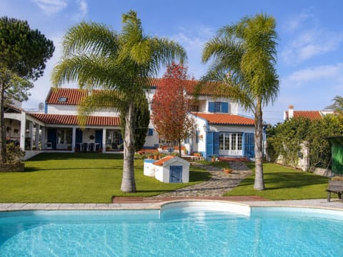 Property building, Day, Garden, Garden view, Pool view, Swimming pool, sunbed