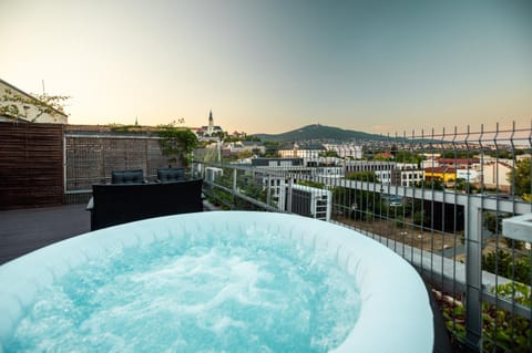 Nearby landmark, Natural landscape, Balcony/Terrace, Spa and wellness centre/facilities, Mountain view