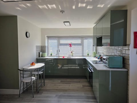 Kitchen or kitchenette, Dining area, kitchen