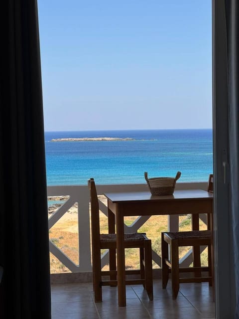 View (from property/room), Balcony/Terrace, Dining area, Beach, Sea view