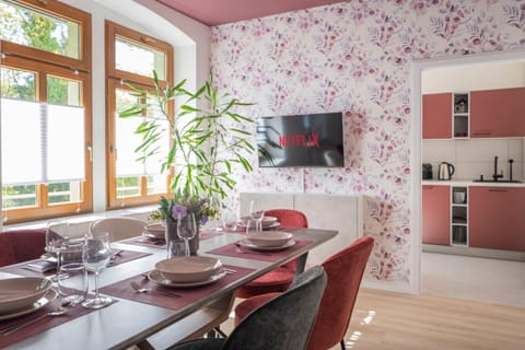TV and multimedia, Kitchen or kitchenette, Living room, Seating area, Dining area, Evening entertainment