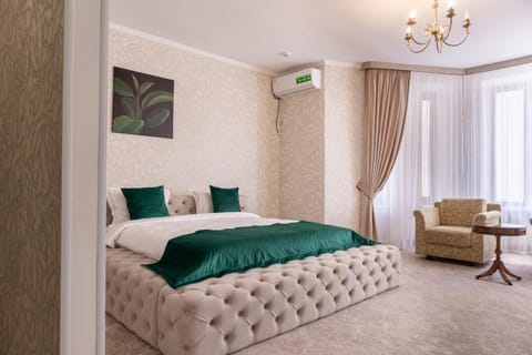 Bed, Photo of the whole room, Bedroom, air conditioner