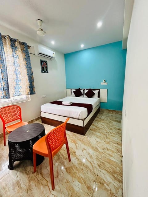 Bed, Living room, Photo of the whole room
