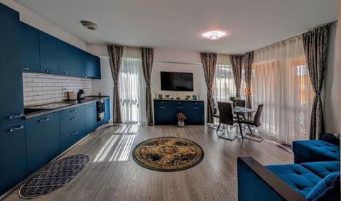 TV and multimedia, Kitchen or kitchenette, Living room, Dining area, stove