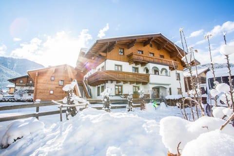 Property building, Facade/entrance, Winter