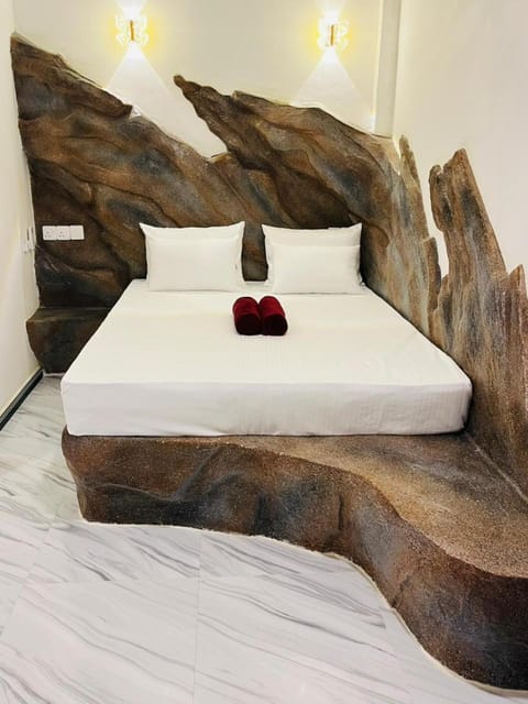 Bed, Bedroom, towels