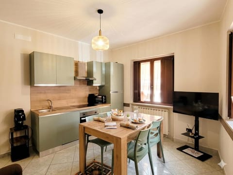 Kitchen or kitchenette, Seating area