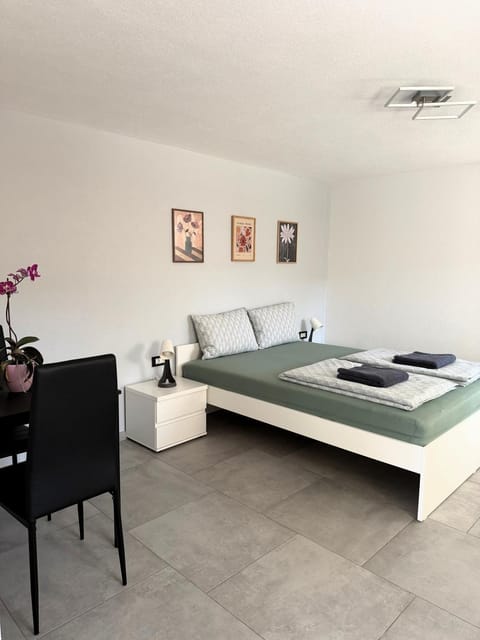 Bed, Photo of the whole room
