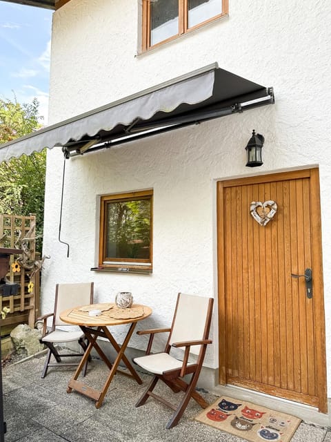 Facade/entrance, Balcony/Terrace