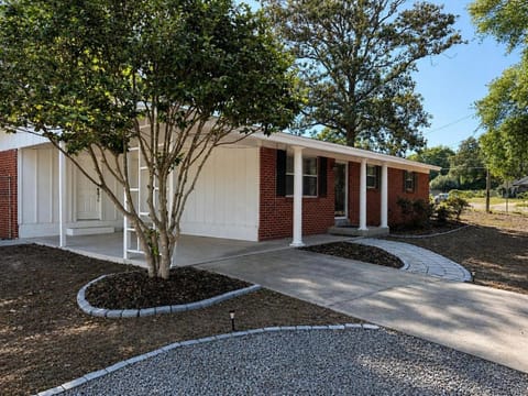 Property building, Spring, Day, Garden, Garden view