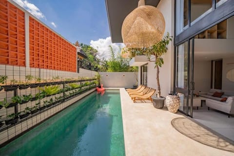Property building, Garden, Swimming pool