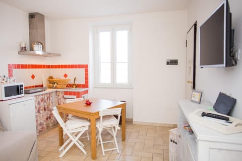 TV and multimedia, Kitchen or kitchenette, Living room, Dining area