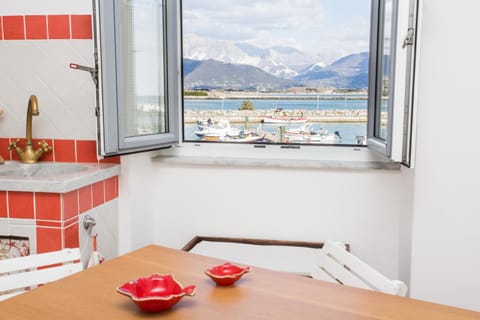 Dining area, Mountain view, River view, Sea view