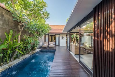 Property building, Garden, Swimming pool
