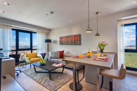Living room, Food and drinks, Seating area, Dining area, Food