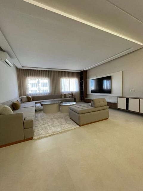 Communal lounge/ TV room, TV and multimedia, Living room