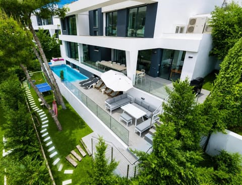 Property building, Garden, Garden view, Pool view, Swimming pool
