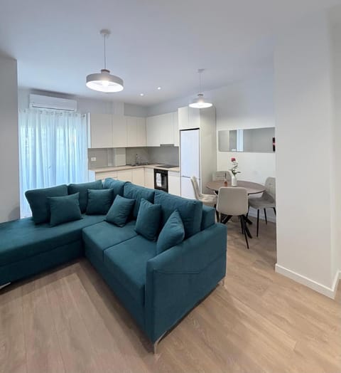 Kitchen or kitchenette, Living room, Seating area, Dining area, stove