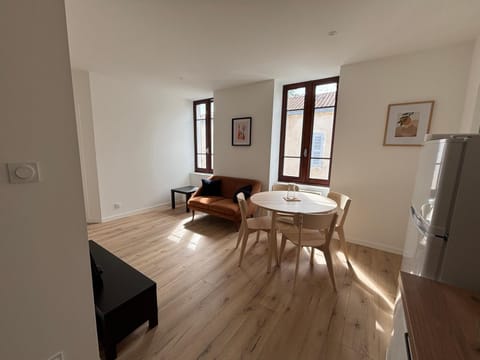 TV and multimedia, Kitchen or kitchenette, Living room, Dining area