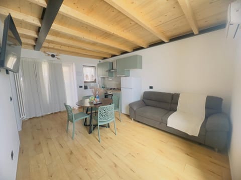 TV and multimedia, Kitchen or kitchenette, Living room, Seating area, Dining area, air conditioner