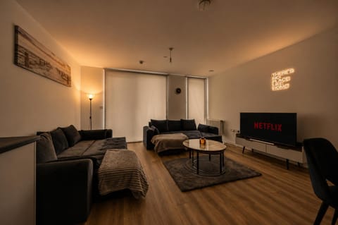 Communal lounge/ TV room, Bed, TV and multimedia, Living room, Photo of the whole room, Seating area, Evening entertainment, Bedroom