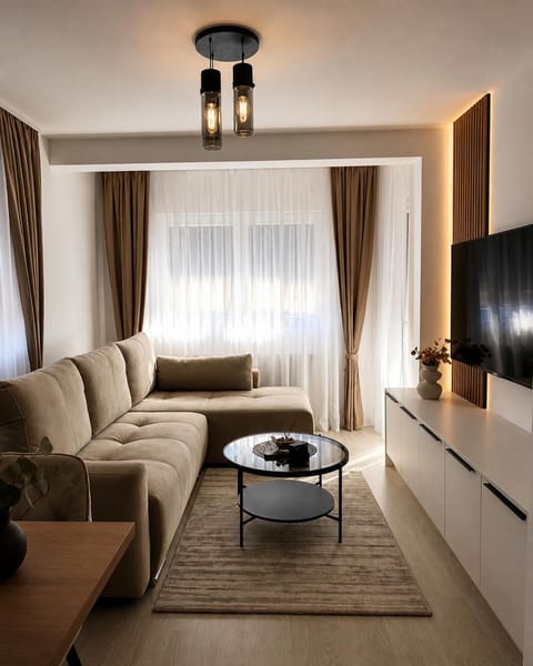 TV and multimedia, Living room, Seating area, Evening entertainment