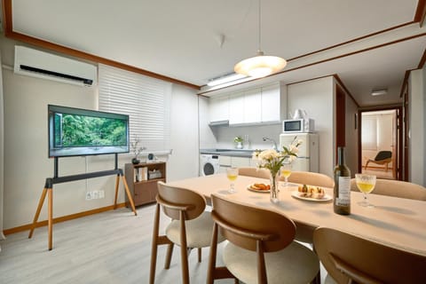 Kitchen or kitchenette, Living room, Dining area, stove