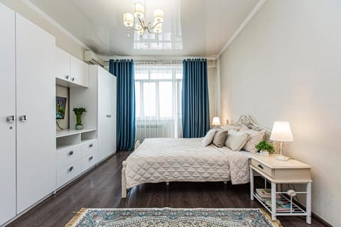 Bed, TV and multimedia, Bedroom, wardrobe, air conditioner