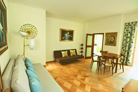 Living room, Decorative detail, Dining area