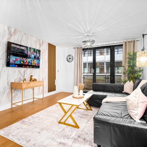 Living room, Seating area, Evening entertainment