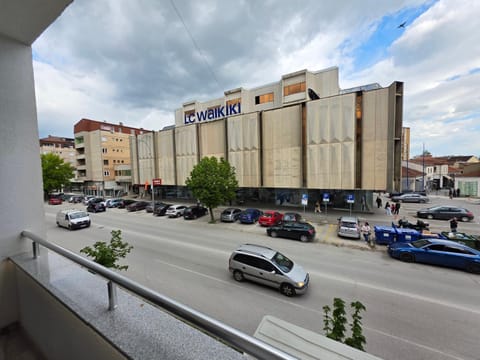 Balcony/Terrace, Balcony/Terrace, Supermarket/grocery shop, Shopping Area, Parking